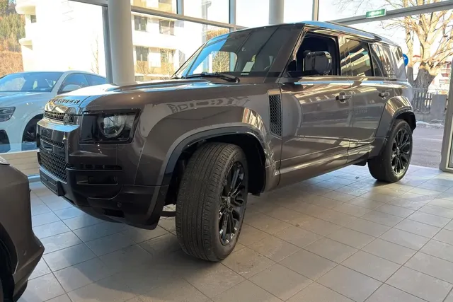LAND ROVER DEFENDER 110