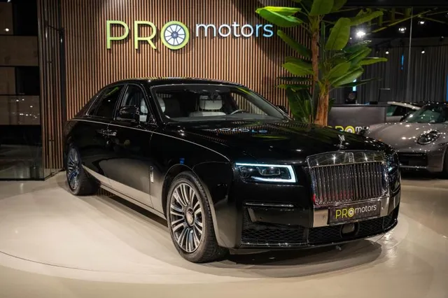 ROLLS-ROYCE GHOST