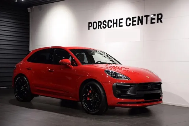PORSCHE MACAN