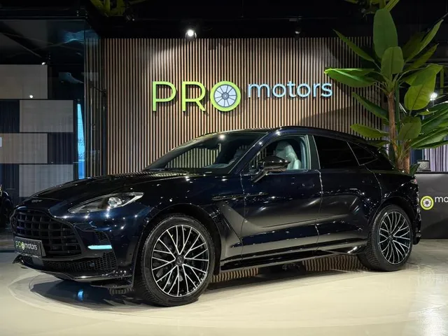 ASTON MARTIN DBX