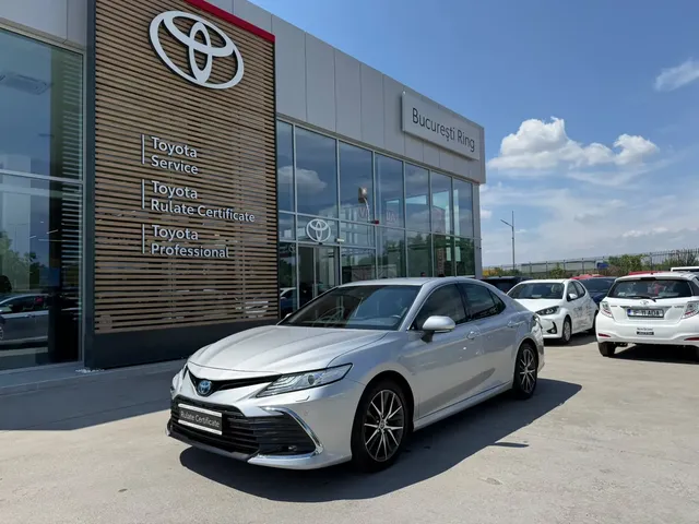 TOYOTA CAMRY