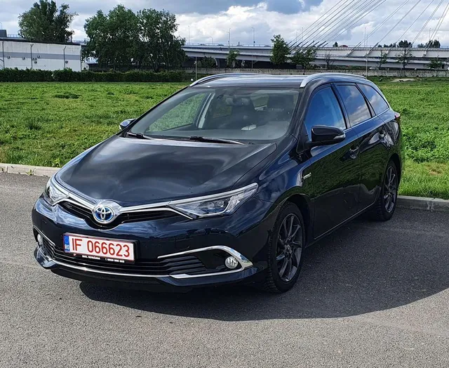 TOYOTA AURIS