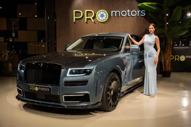 ROLLS-ROYCE GHOST