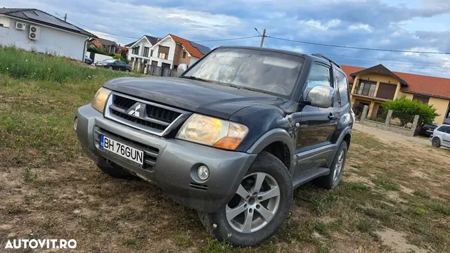 MITSUBISHI PAJERO