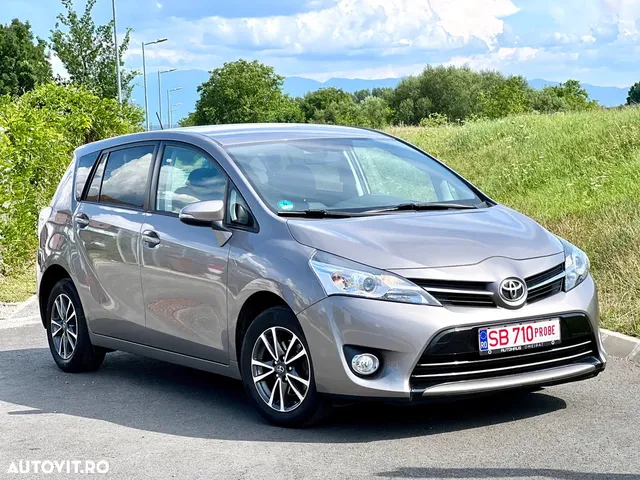 TOYOTA VERSO