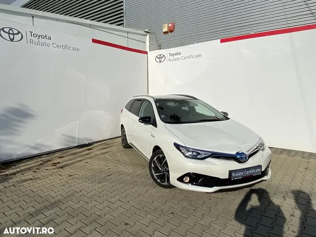 TOYOTA AURIS