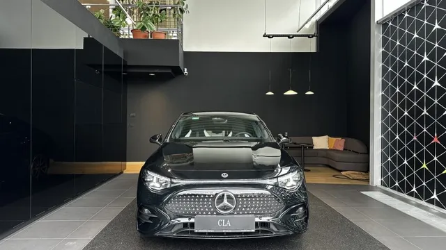 MERCEDES-BENZ CLA