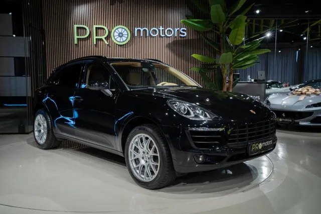PORSCHE MACAN