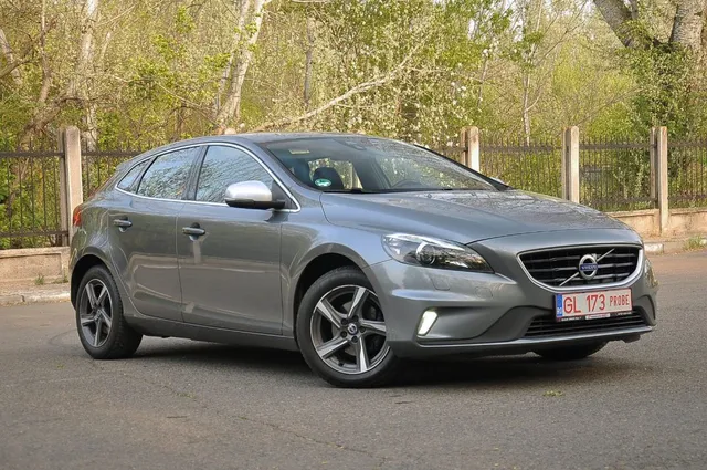 VOLVO V40