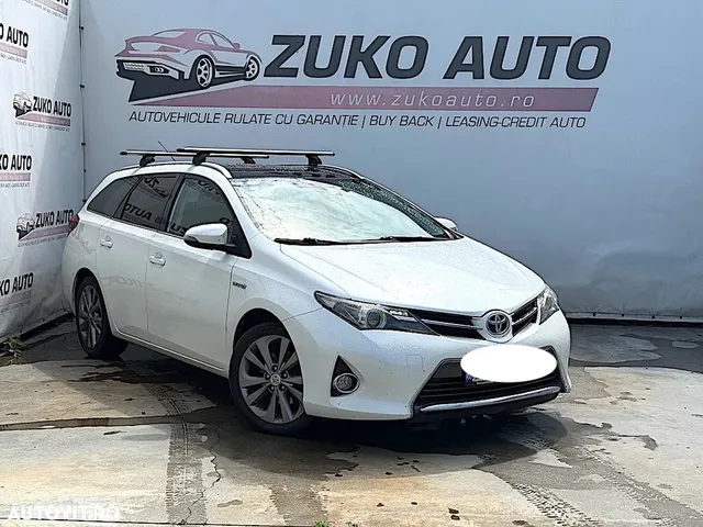 TOYOTA AURIS