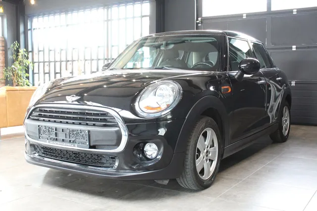 MINI HATCH