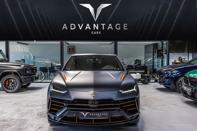 LAMBORGHINI URUS