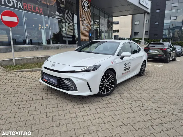 TOYOTA CAMRY