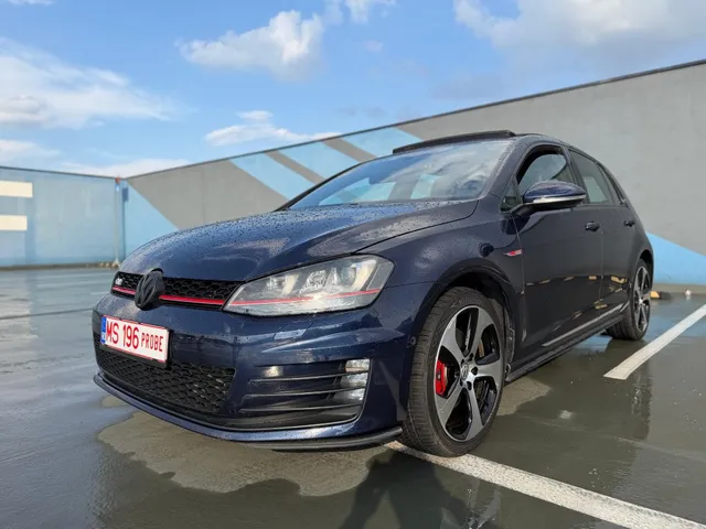 VOLKSWAGEN GOLF