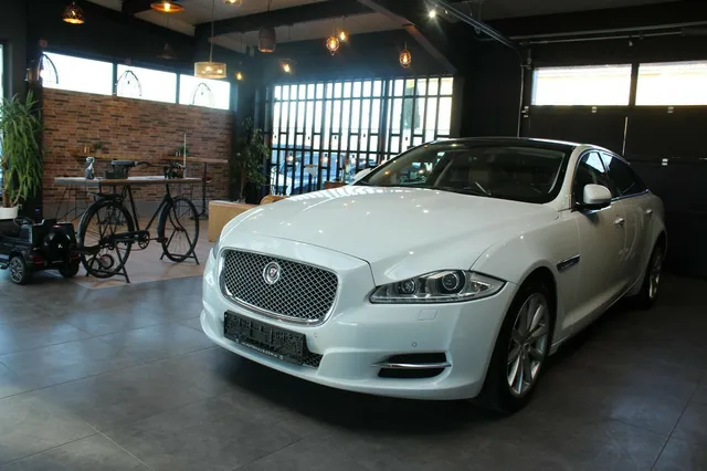 JAGUAR XJ