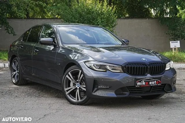 BMW 3 SERIES