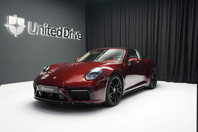 PORSCHE 911