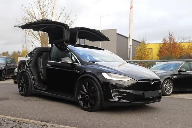 TESLA MODEL X