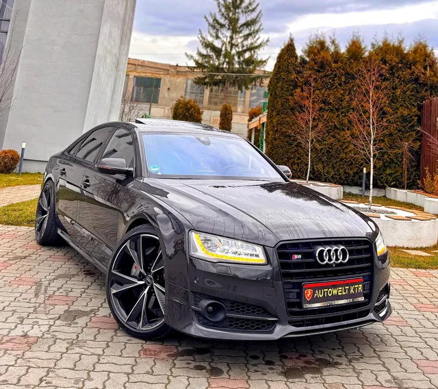 AUDI S8