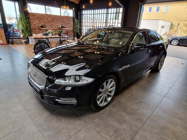 JAGUAR XJ