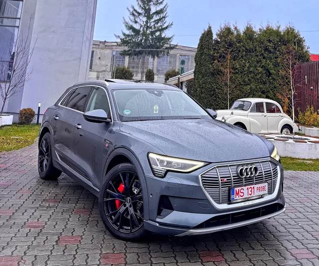 AUDI E-TRON
