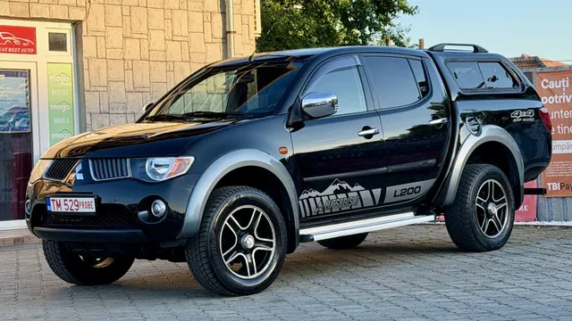 MITSUBISHI L200