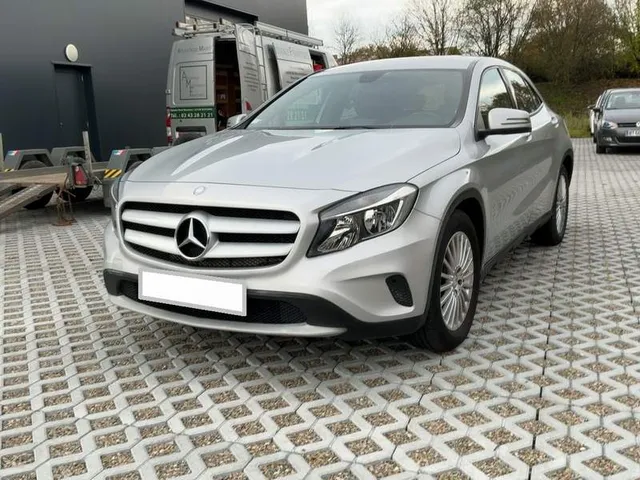MERCEDES-BENZ GLA
