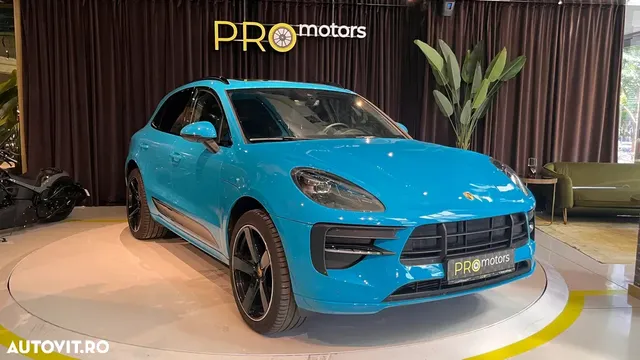 PORSCHE MACAN