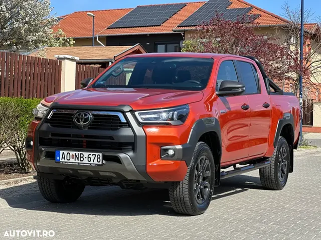 TOYOTA HILUX