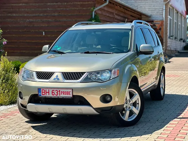 MITSUBISHI OUTLANDER