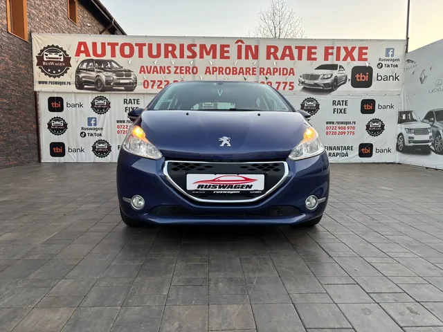 PEUGEOT 208