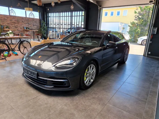 PORSCHE PANAMERA