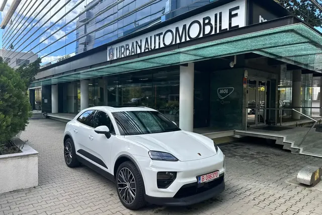 PORSCHE MACAN