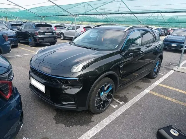 LYNK & CO 01