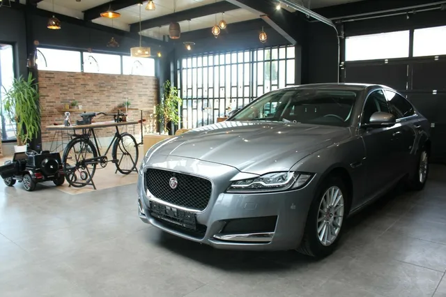 JAGUAR XF