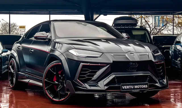 LAMBORGHINI URUS