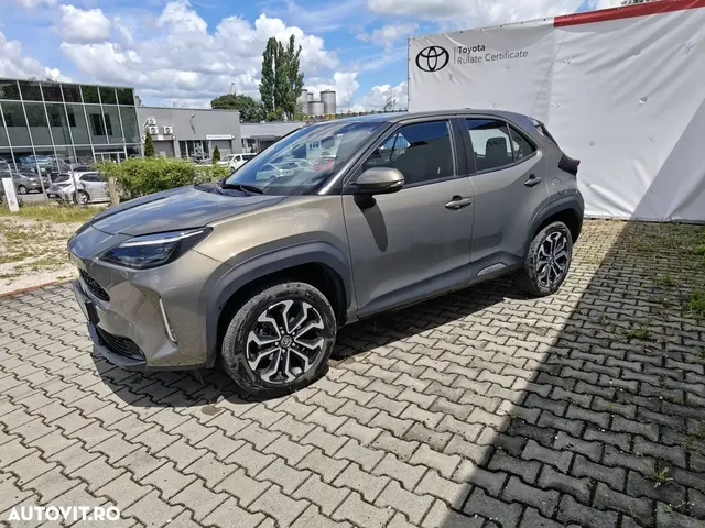 TOYOTA YARIS CROSS