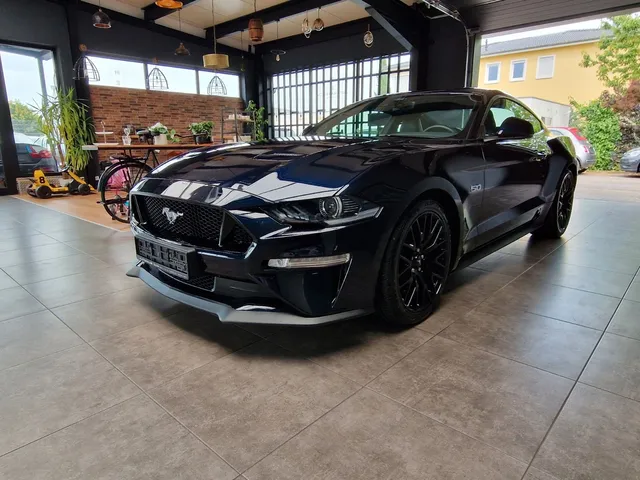 FORD MUSTANG
