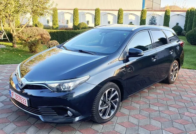TOYOTA AURIS