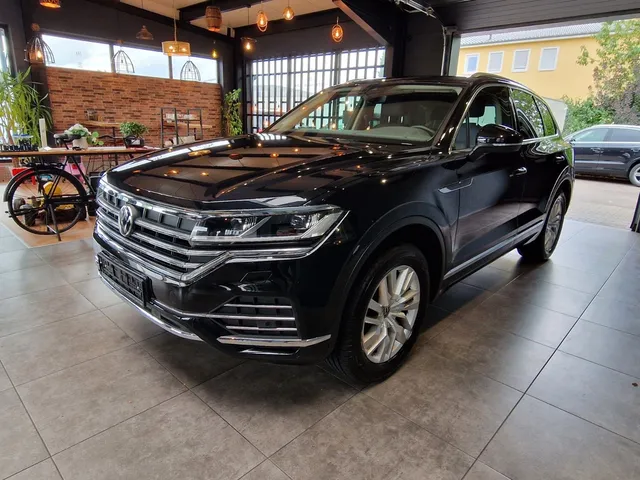 VOLKSWAGEN TOUAREG