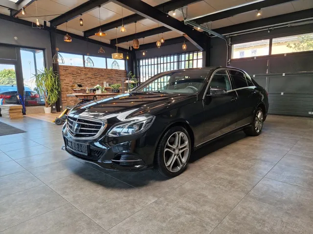 MERCEDES-BENZ E CLASS