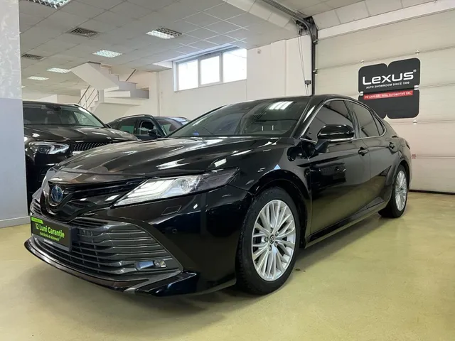 TOYOTA CAMRY
