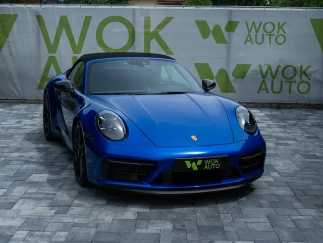 PORSCHE 911 CARRERA 4 GTS