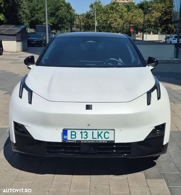 LYNK & CO 02