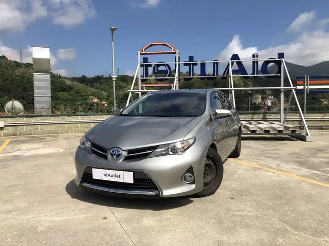 TOYOTA AURIS
