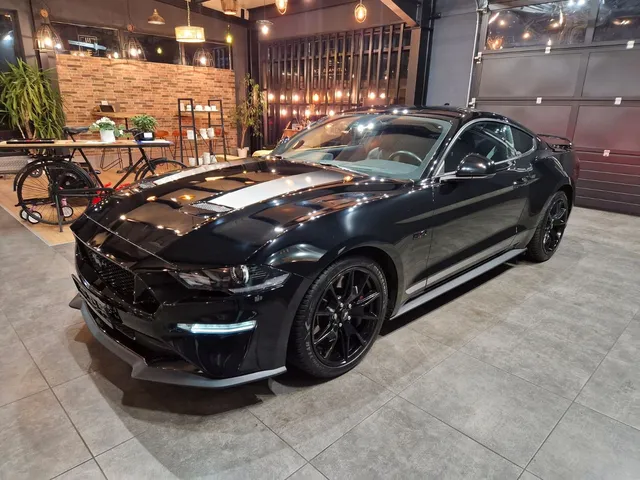 FORD MUSTANG