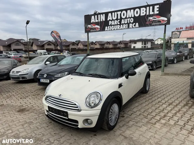 MINI HATCH