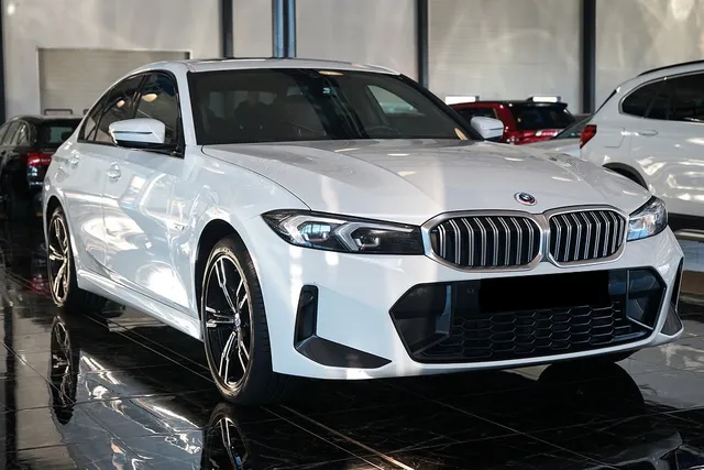 BMW 3 SERIES