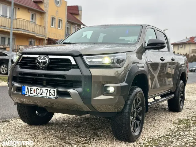 TOYOTA HILUX
