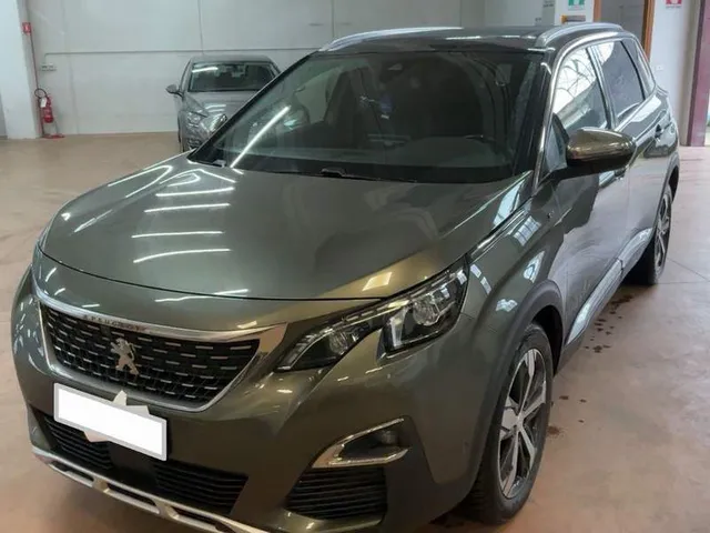 PEUGEOT 5008